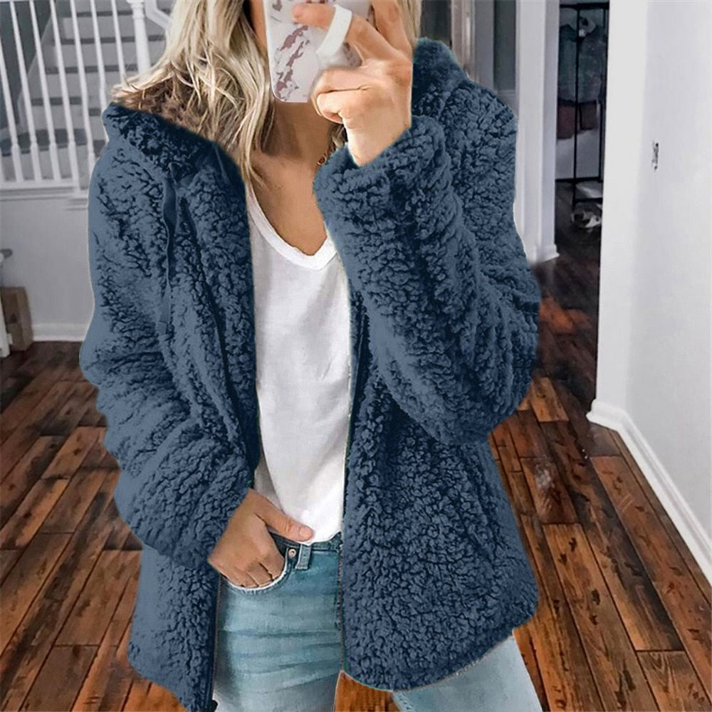 Cappotto in peluche con cappuccio per donna