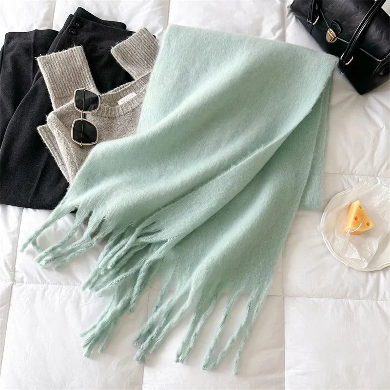 Luxurious cashmere scarf for women with large tassels for winter style and comfort