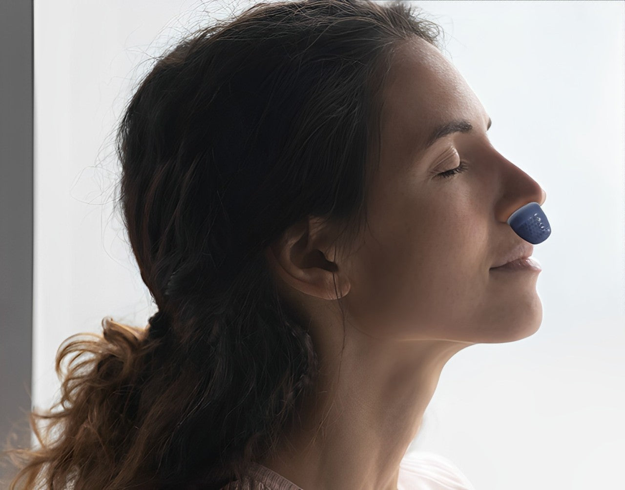 Micro CPAP device for sleep apnea - Portable anti-snoring device without mask, light green and whisper-quiet