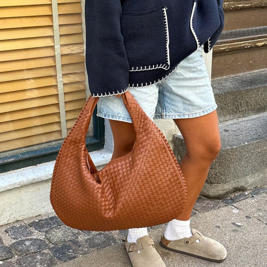 Women's structured hobo bag with adjustable shoulder strap