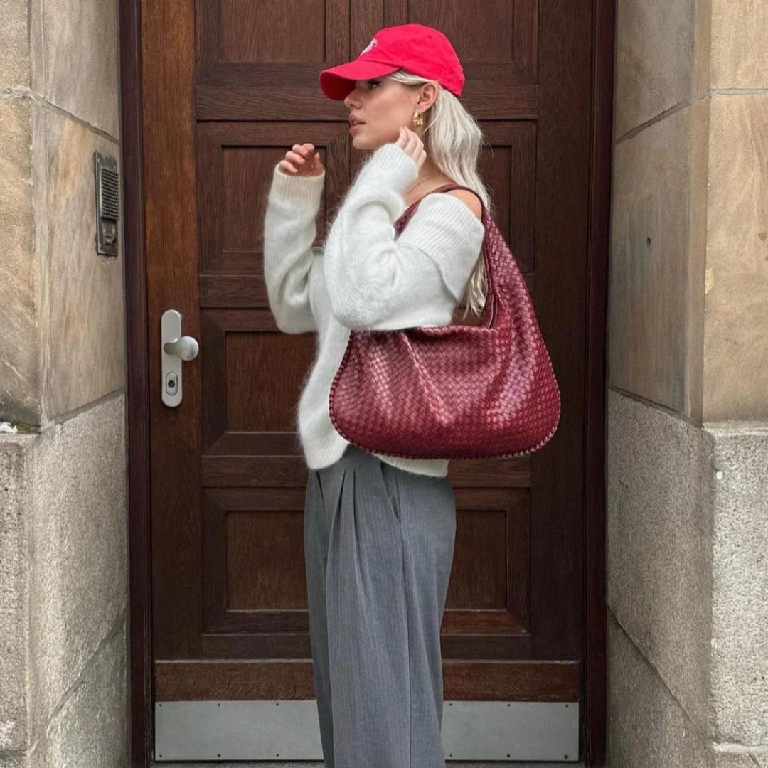 Women's structured hobo bag with adjustable shoulder strap