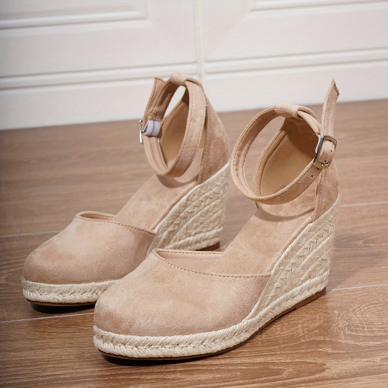 Elara - Flat women's sandals with straps