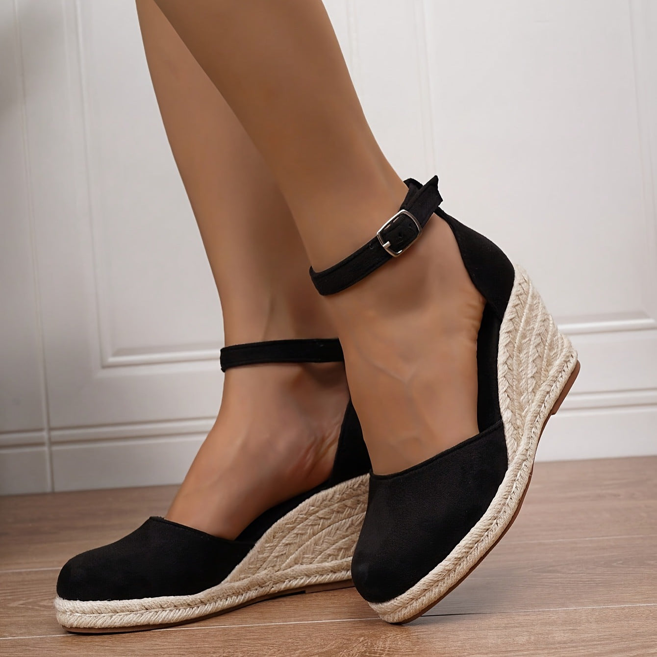 Elara - Flat women's sandals with straps