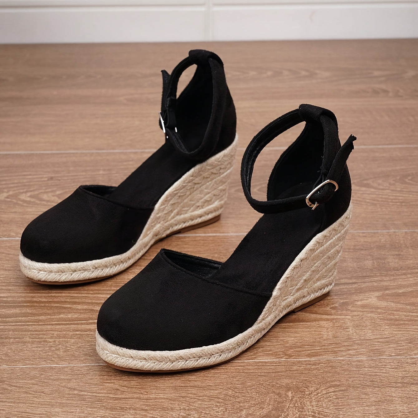 Elara - Flat women's sandals with straps