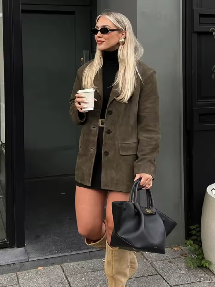 Yara | Stylový hnědý dámský kabát s luxusním zakončením