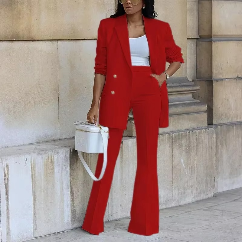Elegant women's blazer with button fastening and flared trousers - two-piece set for every season