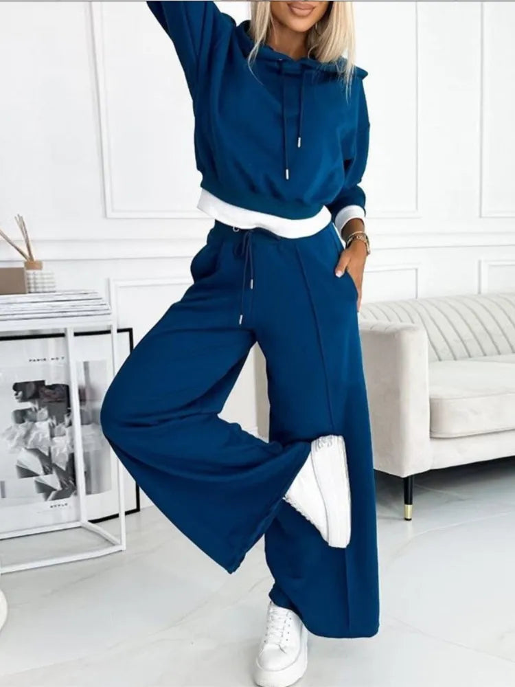 Women's set with hoodie and jogging bottoms - comfortable, elegant and versatile