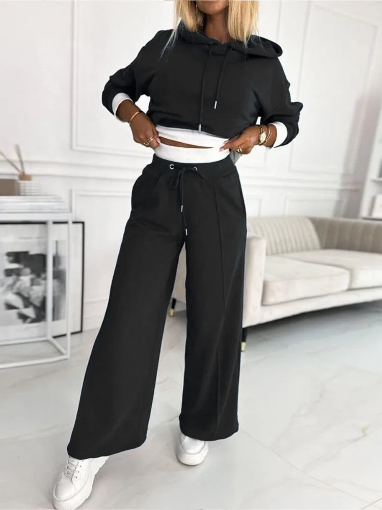 Women's set with hoodie and jogging bottoms - comfortable, elegant and versatile