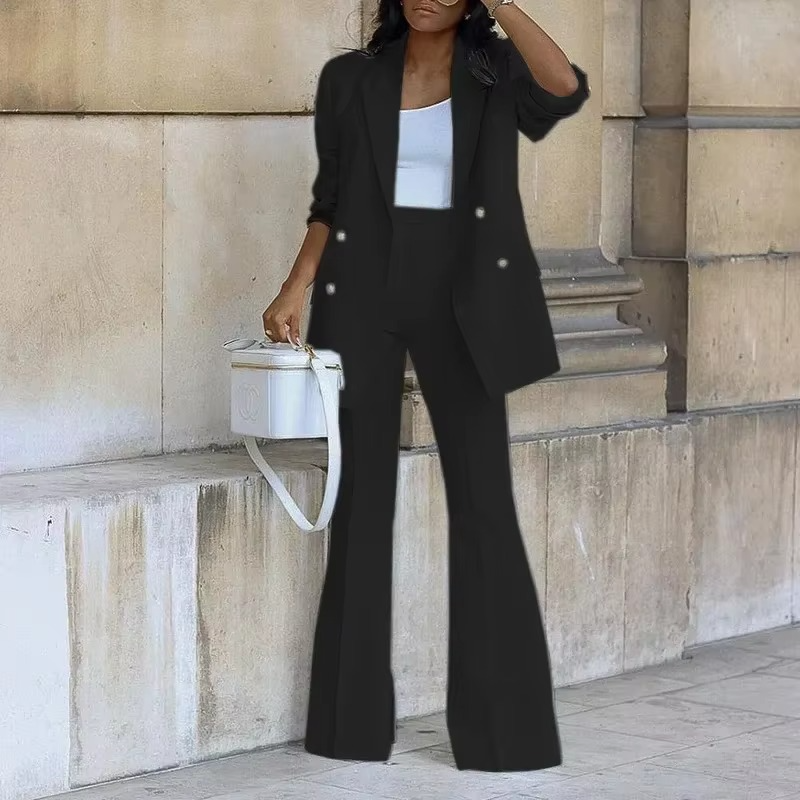 Elegant women's blazer with button fastening and flared trousers - two-piece set for every season