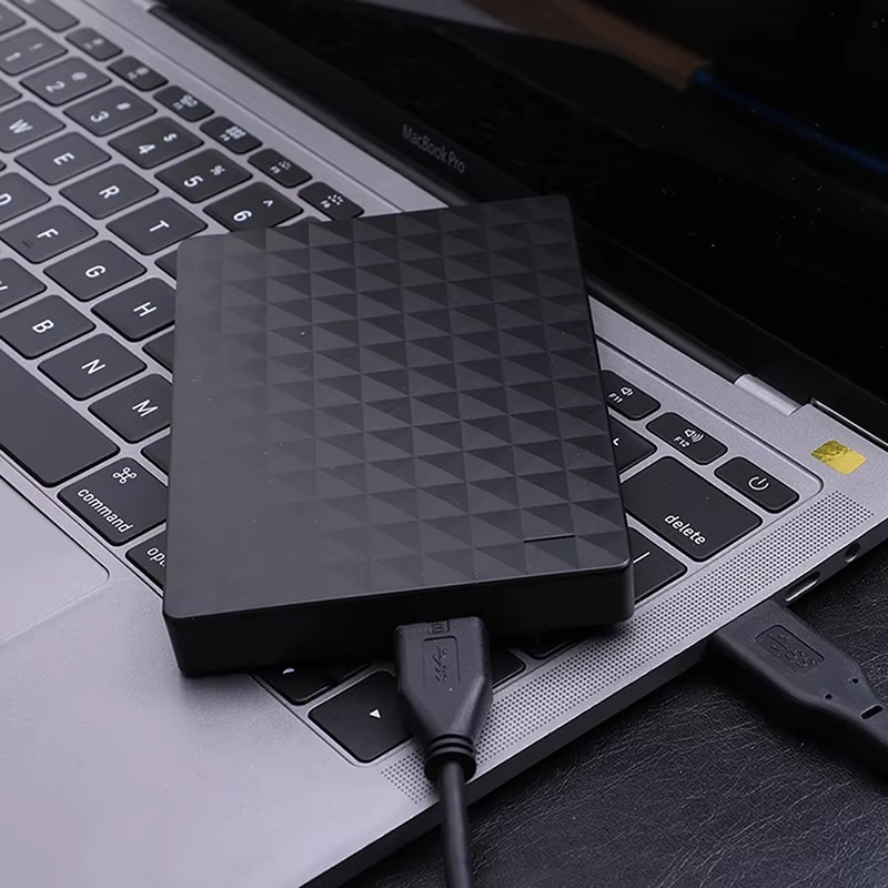 8TB externí pevný disk - mimořádně rychlý, odolný a přenosný