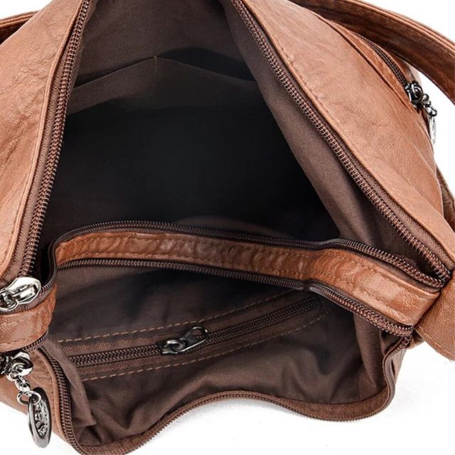 Vintpack - Studded leather backpack - Ideal for school and travel - Travel detail - Compact