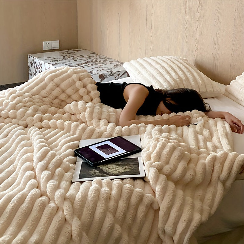 Double-layered plush comfort blanket