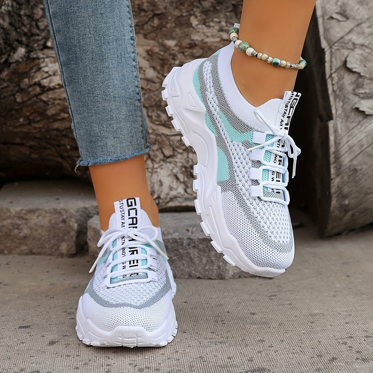 Casual sneakers for women - flexible and breathable for every day