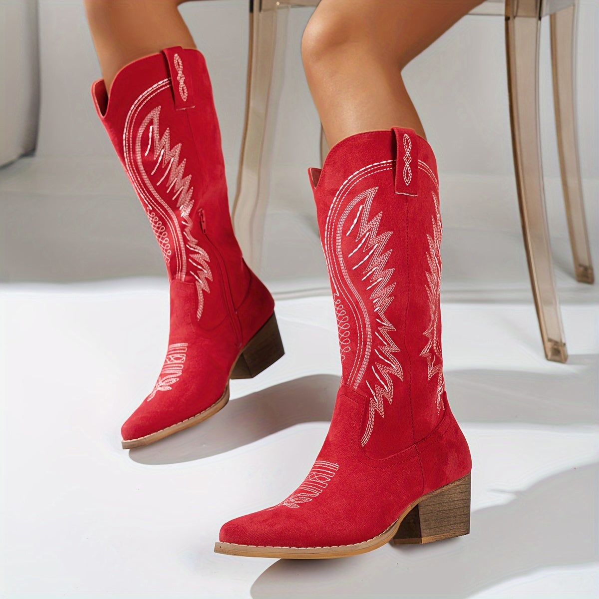 Embroidered women's cowboy boots with pointed toe and medium heel