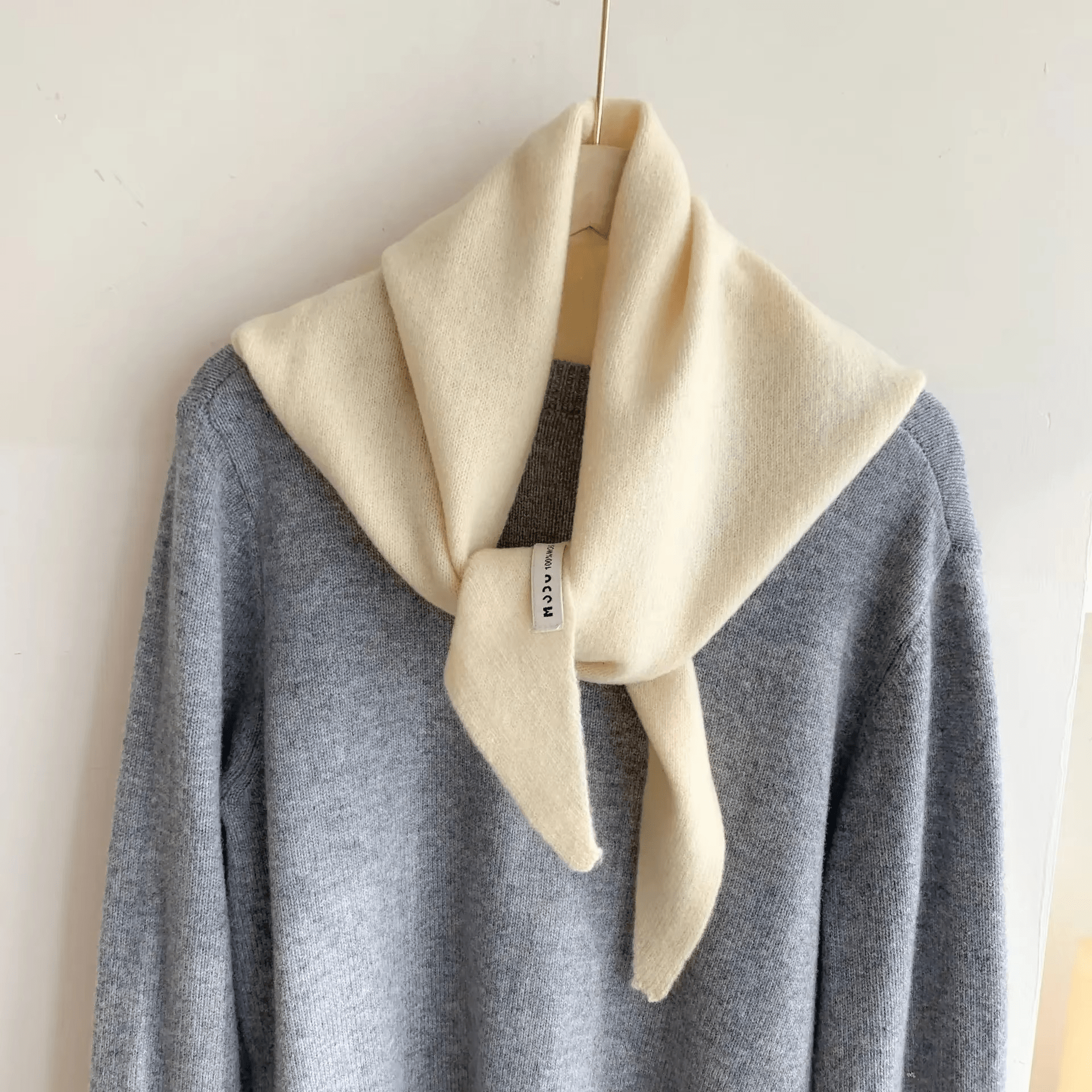 CosyWrap – Niche Wool Triangular Knitted Scarf for Women as a Headscarf or Warm Wrap