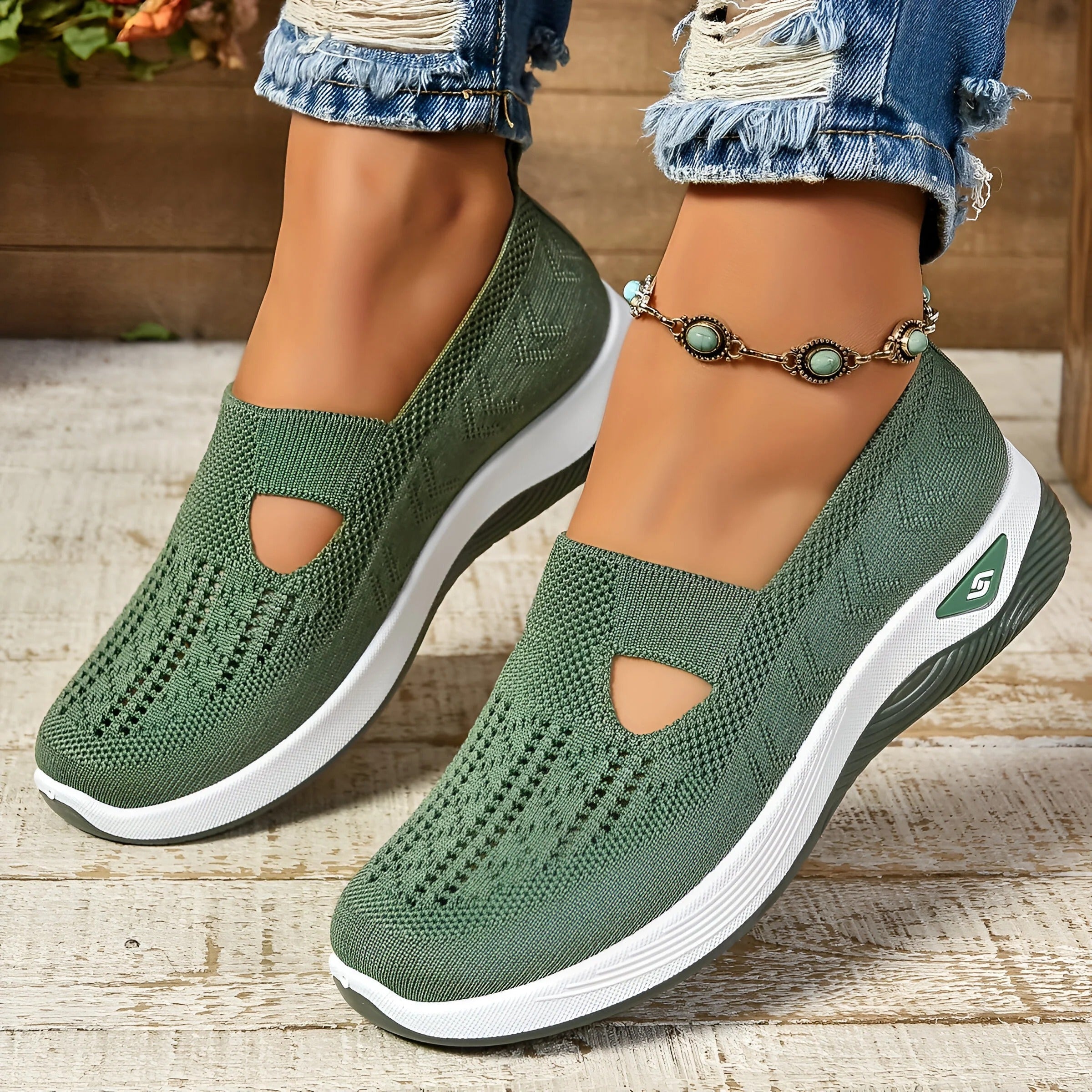 Orthopaedic slippers for women