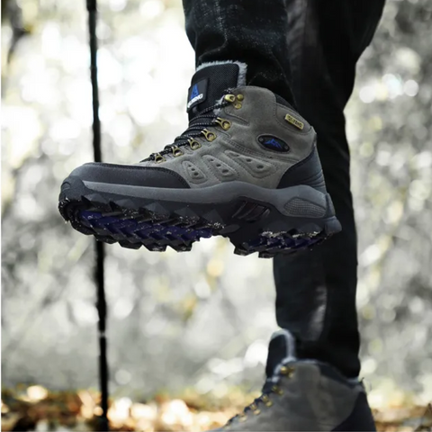 Robust hiking boots for men