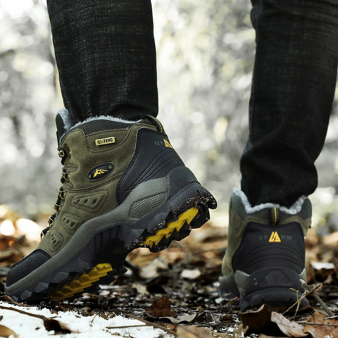 Robust hiking boots for men