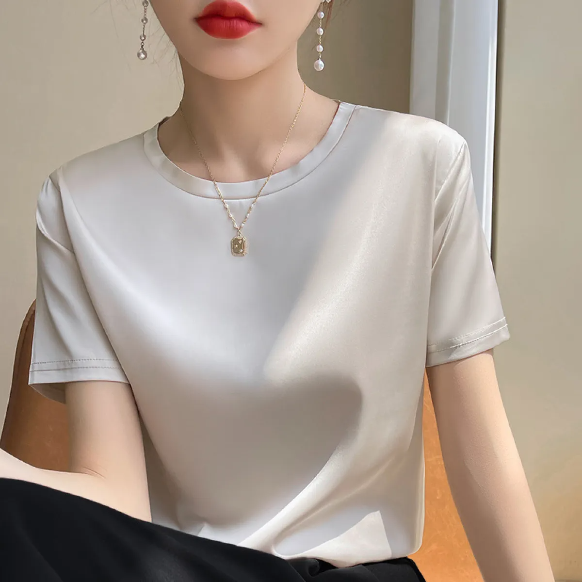 Ezra Women's Summer Blouse - Airy Linen-like Style with Loose Cut and Elegant Look